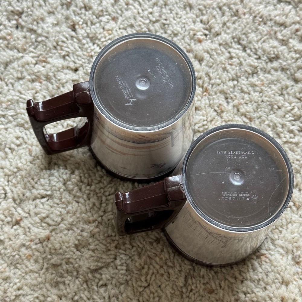 Vintage Flambeau Wildlife Mugs Set 2 Robert J May Raccoon Robin Brown Plastic - Picture 9 of 9